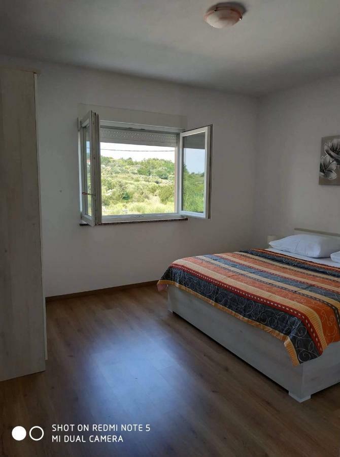 Apartments Patalic Lopar Buitenkant foto